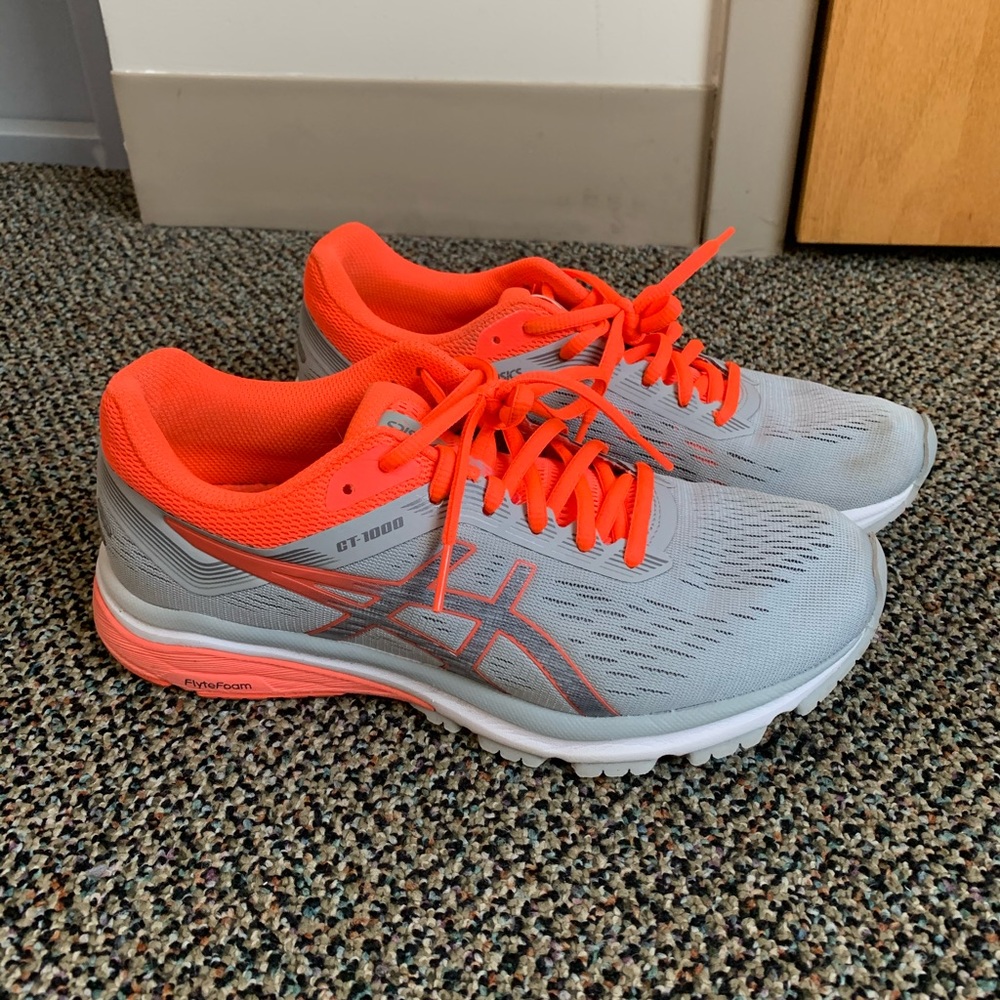 Running sneakers